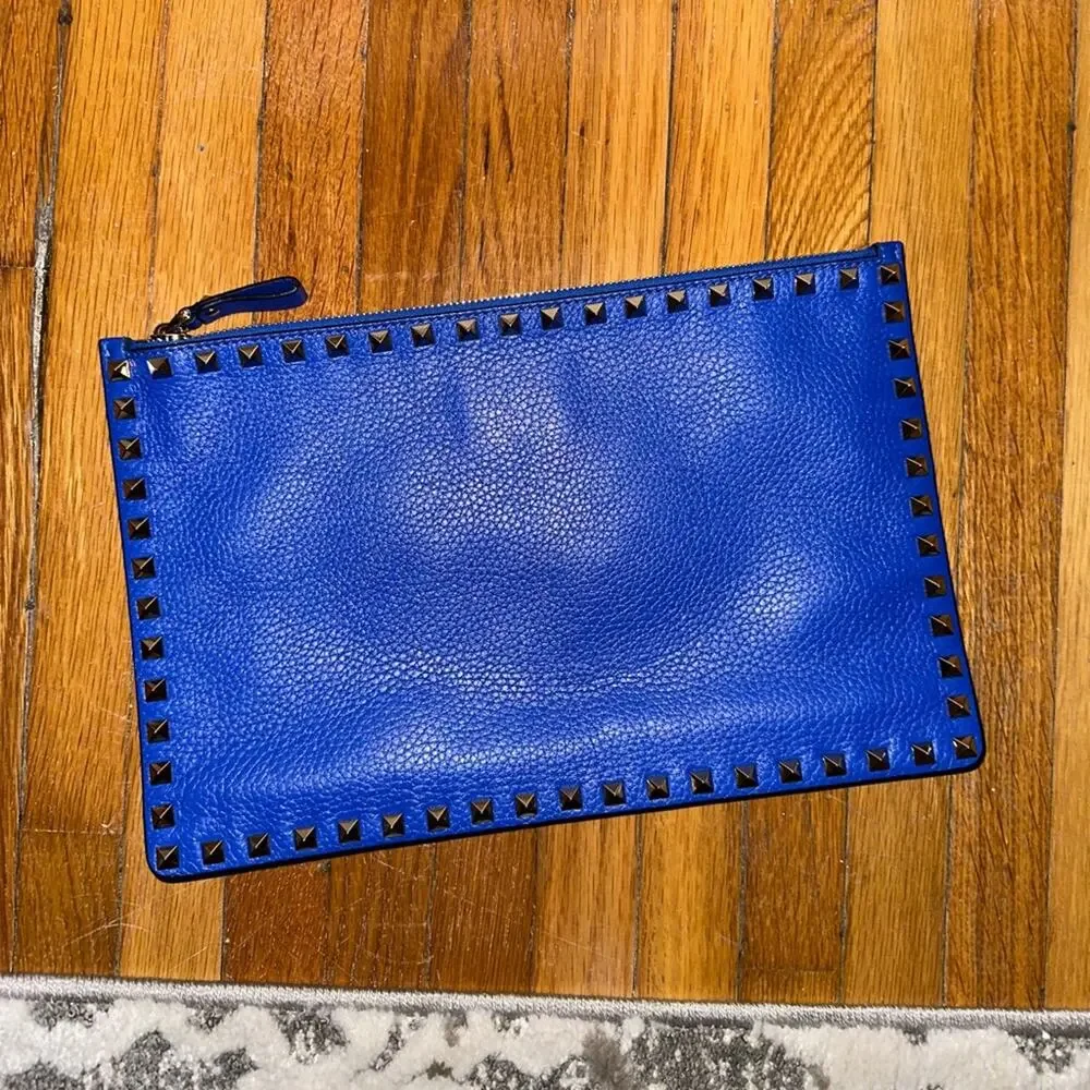 Valentino Garavani Rockstud Large Leather Zip Pouch Bag, Blue